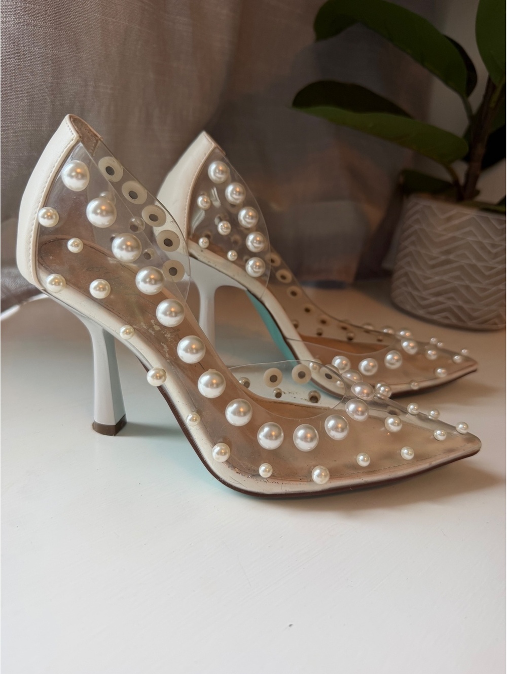 Betsey Johnson Halo Clear Pearl Heel - Picture 4 of 7